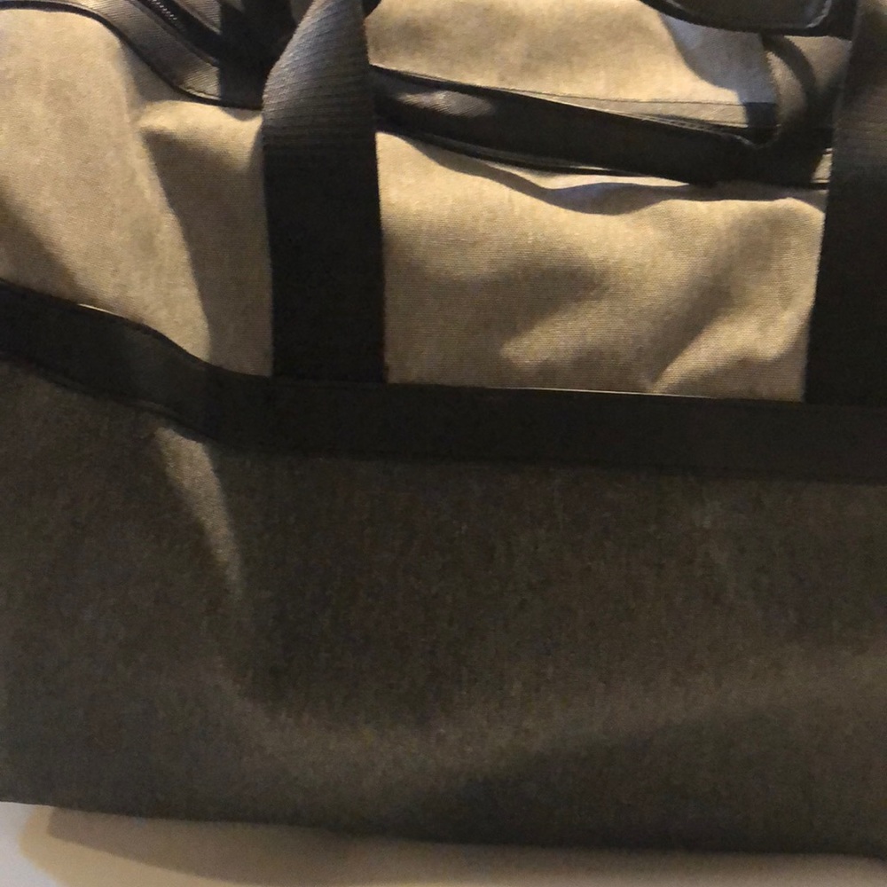 Ted Baker Cheetz Duffle Holdall Bag - Picture 7 of 8